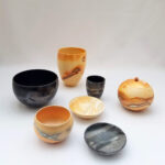 Photo d'un ensemble de poteries en céramique